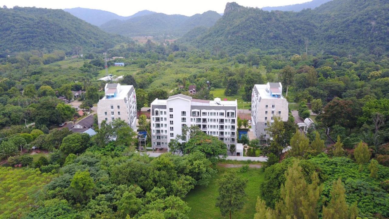 Courtyard Khaoyai Hotel Nakhonratchasima Buitenkant foto